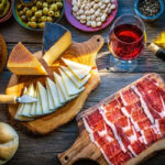 aperiritivos-gourmet-queso-vino-embutidos-jamon-online-2